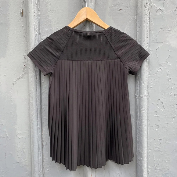 Ivivva Pleat the Game tee, size 10 - Picture 4 of 7